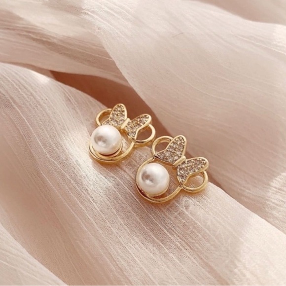 Classic Minnie Mouse Pearl - Picture 3 of 11